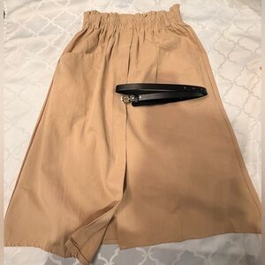 One size mid-length tan skirt, front pockets, elastic waist NWOT-no tag/no brand